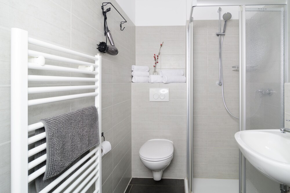 Apartment Lenaustrasse