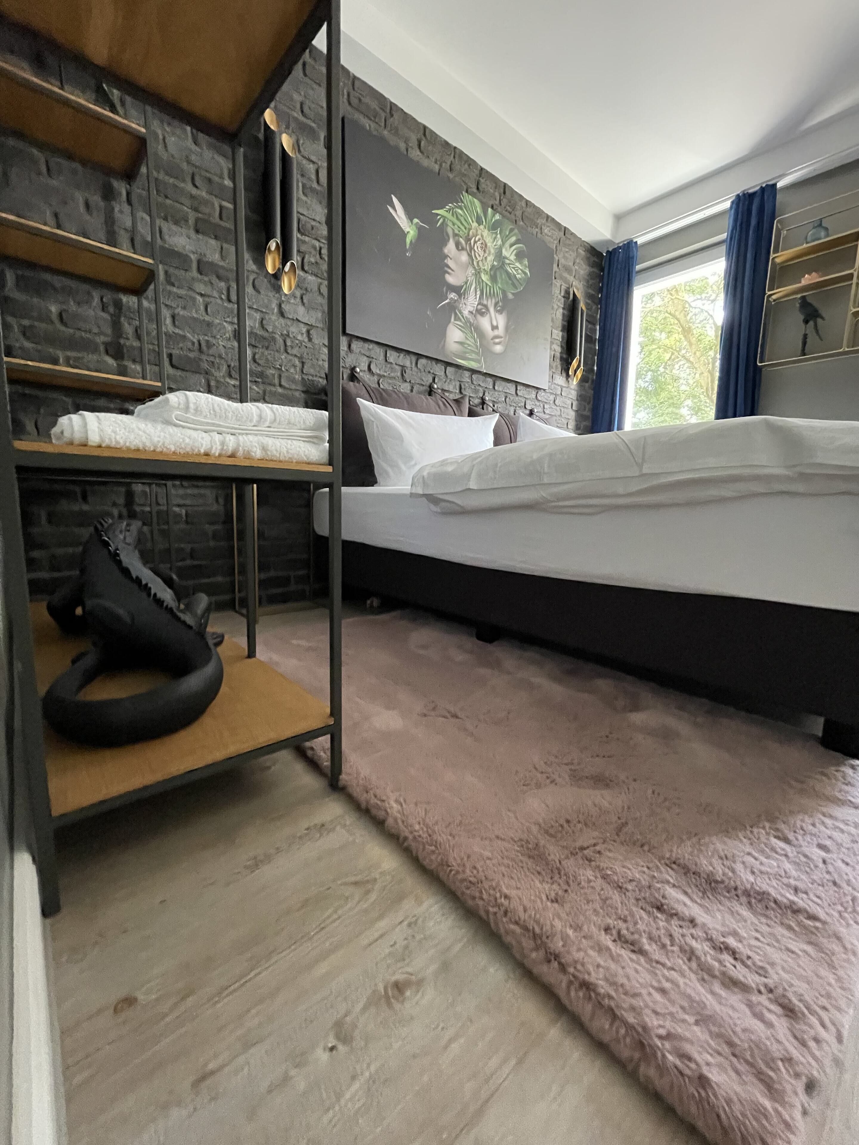 IQ Hotel