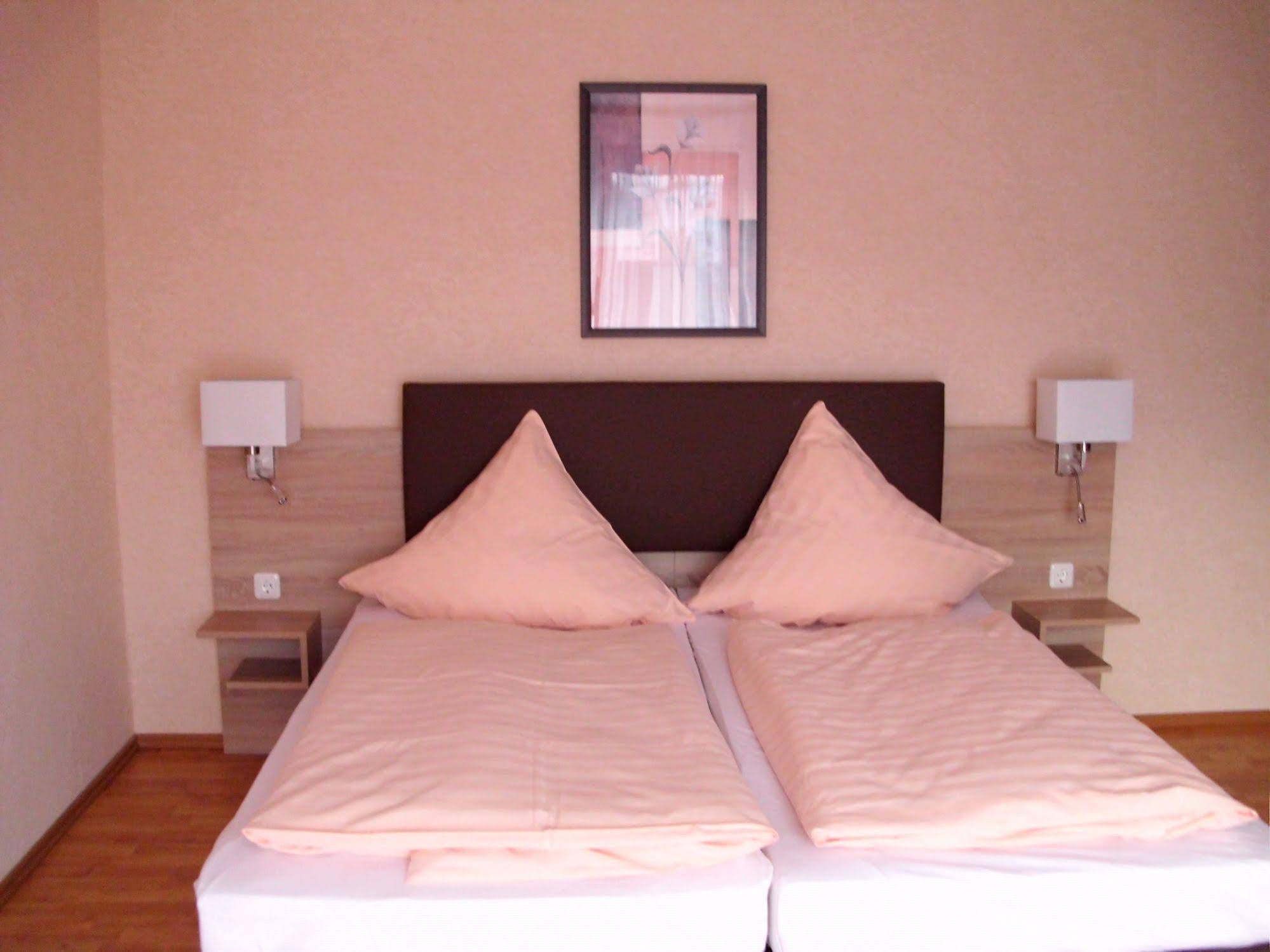 Hotel Road-House