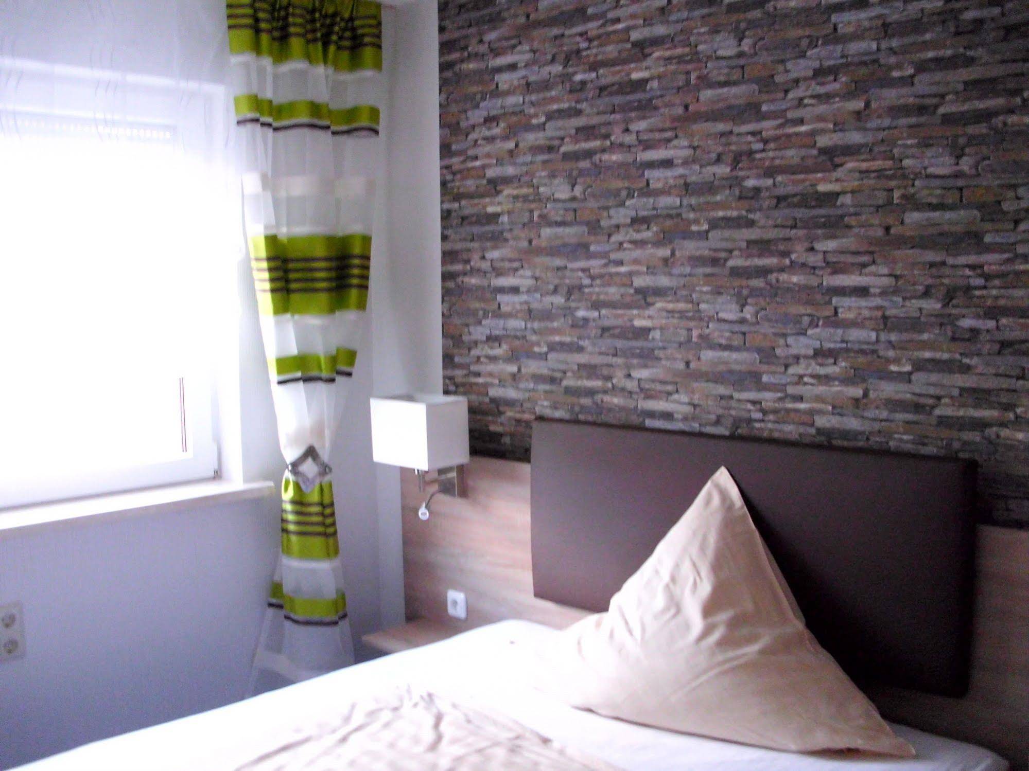 Hotel Road-House
