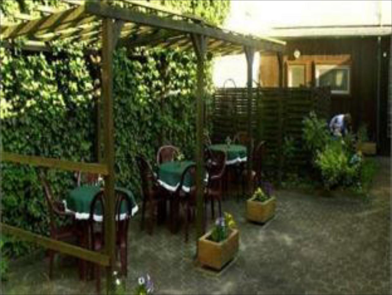 City-West Restaurant & Hotel