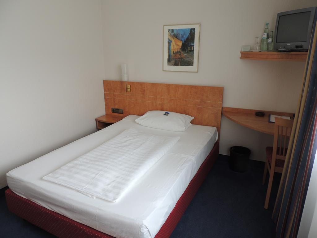 Airport BusinessHotel Köln