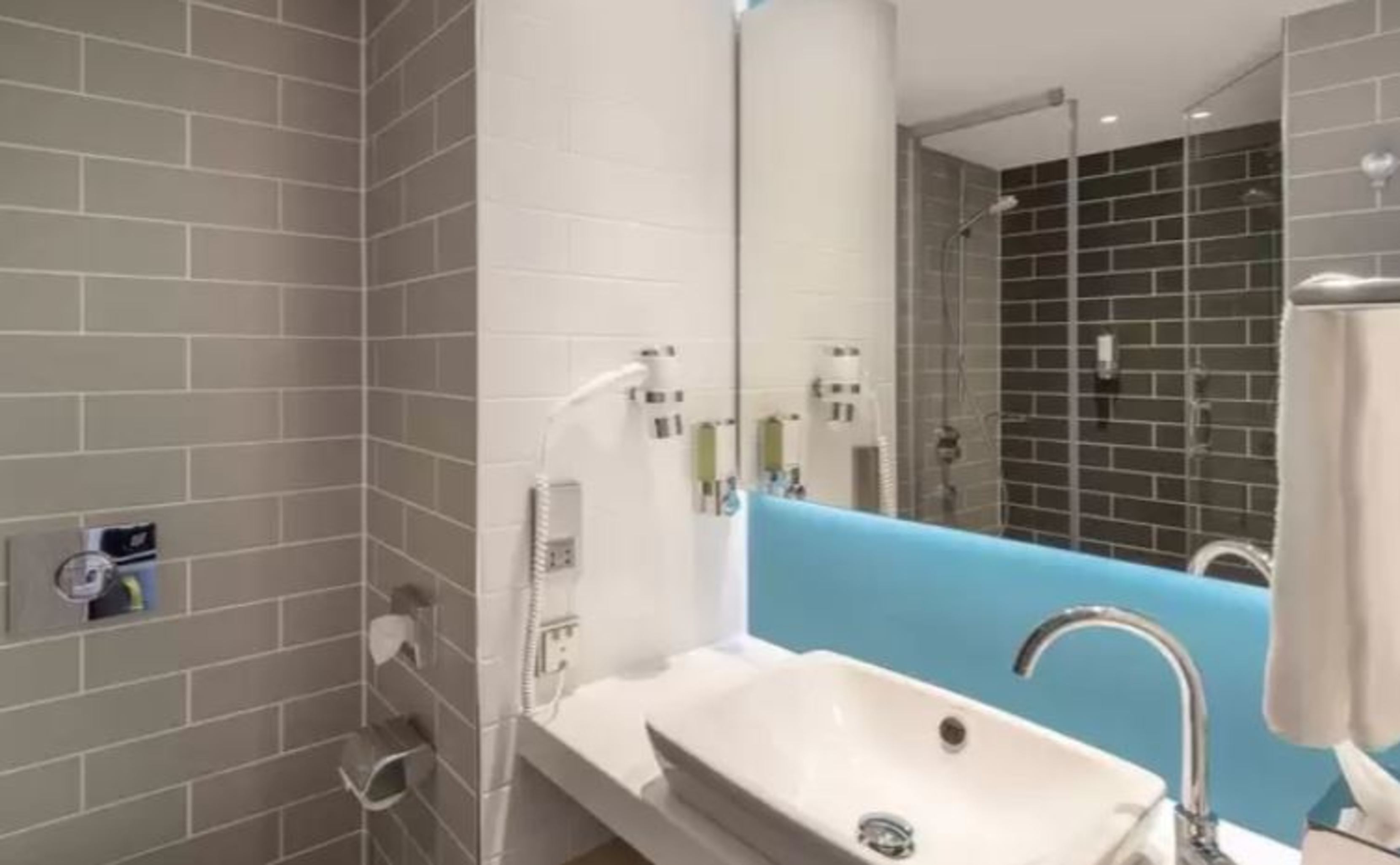 Premier Inn Köln City Süd Hotel