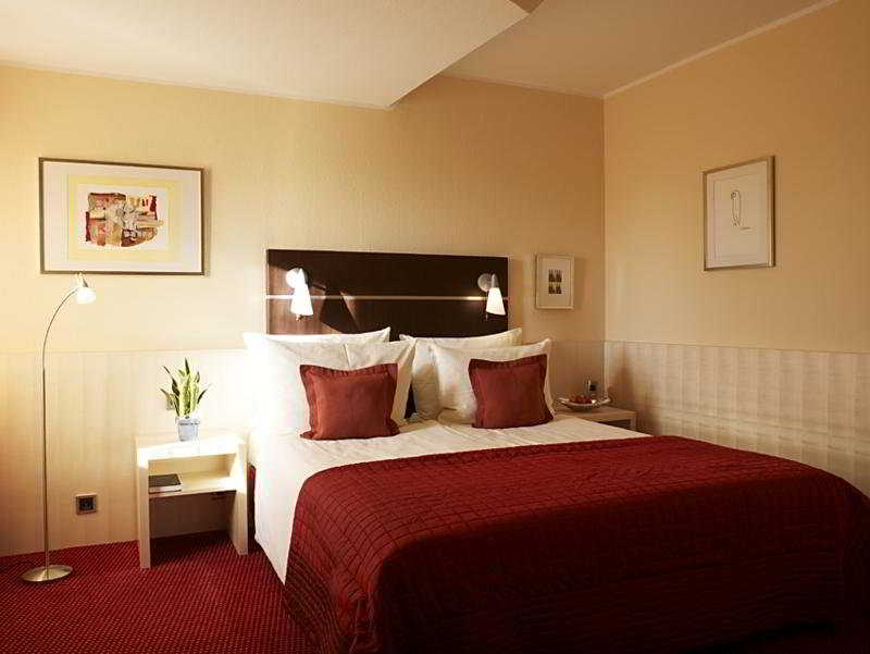 UHU Hotel Garni