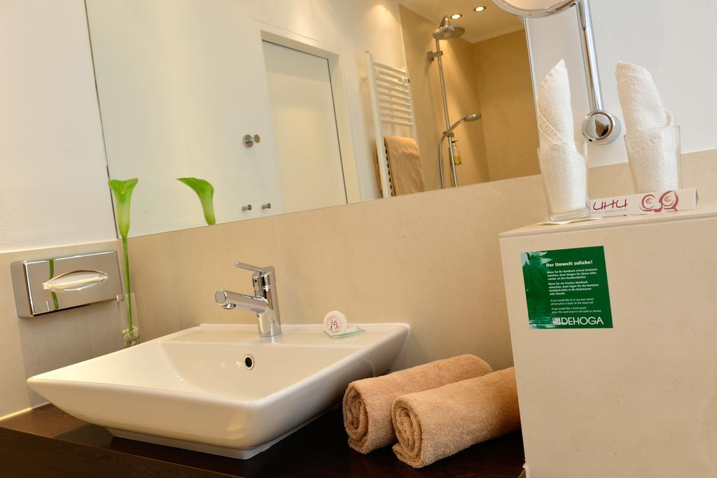 UHU Hotel Garni