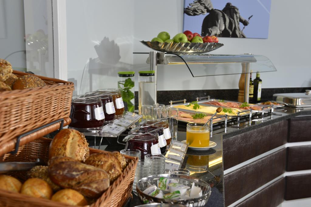 UHU Hotel Garni