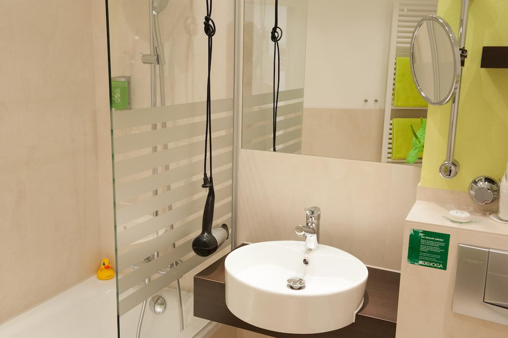 UHU Hotel Garni
