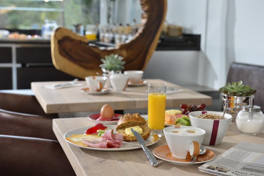 UHU Hotel Garni