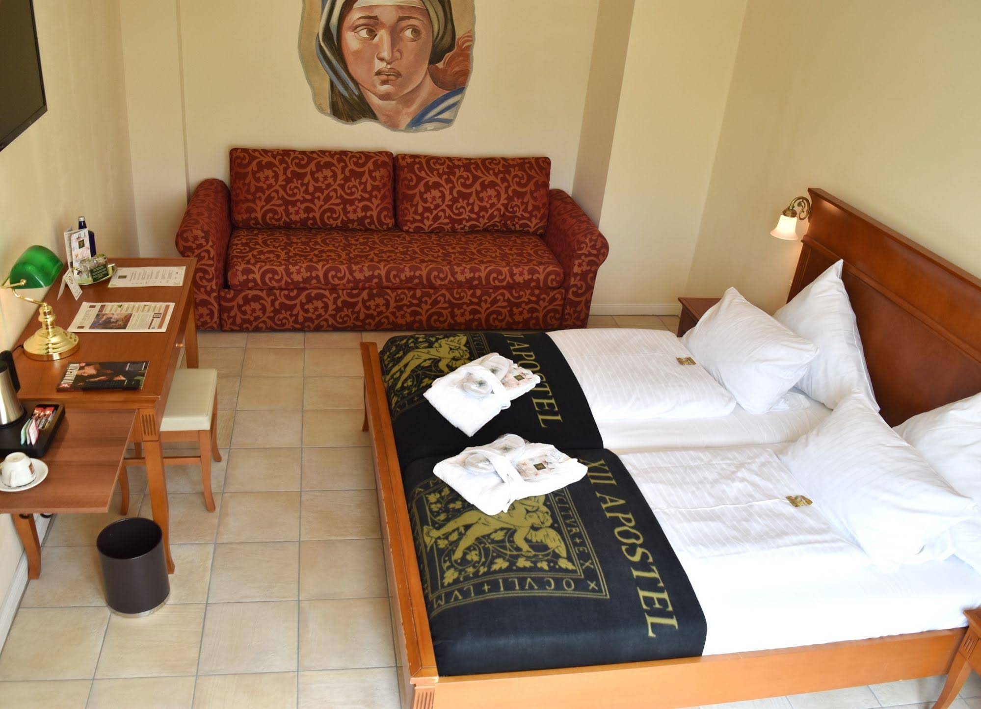 Xll Apostel Albergo