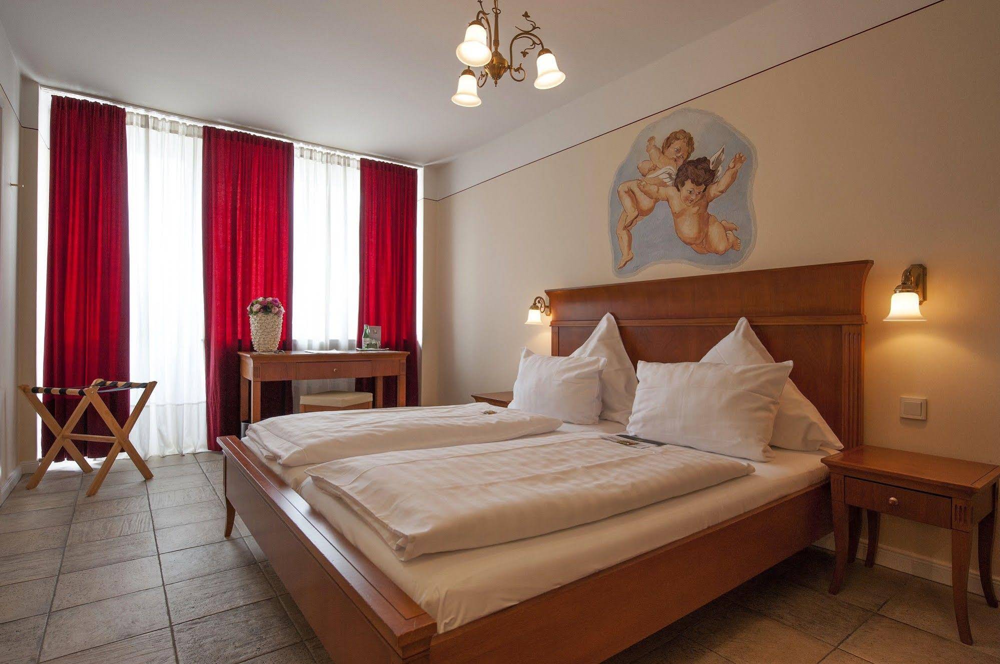 Xll Apostel Albergo