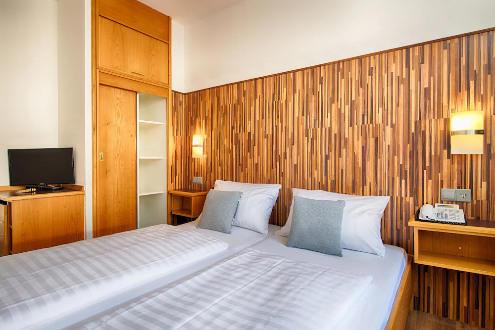 Home Hotel