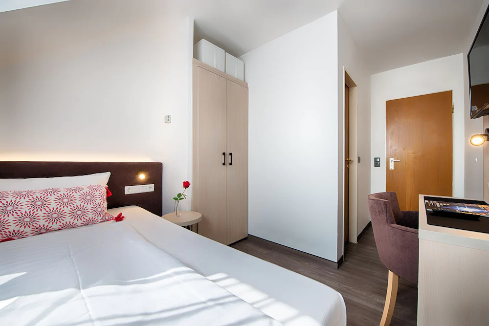 Home Hotel