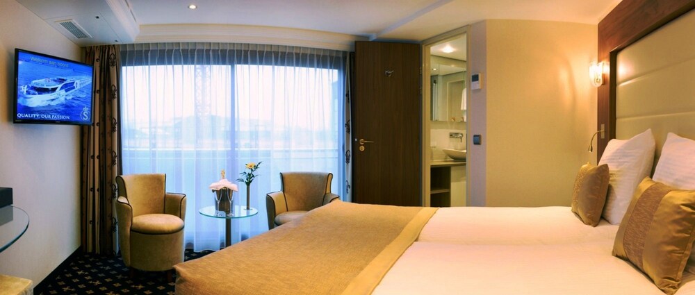 Baxter Hoare Hotel Ship Düsseldorf