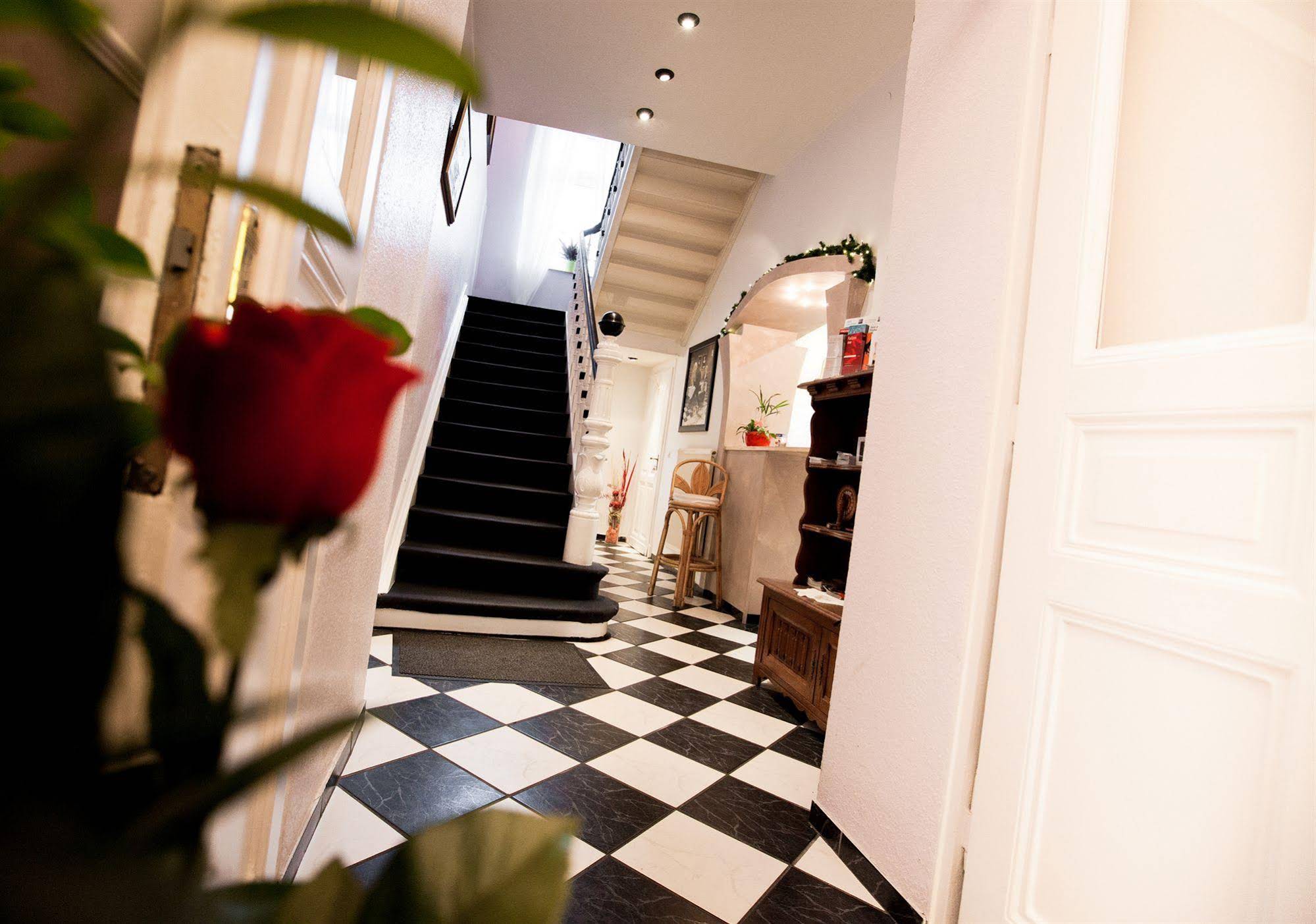 Carlton Mayfair