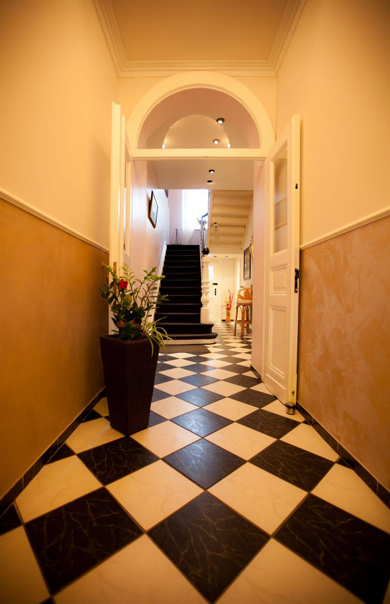 Carlton Mayfair
