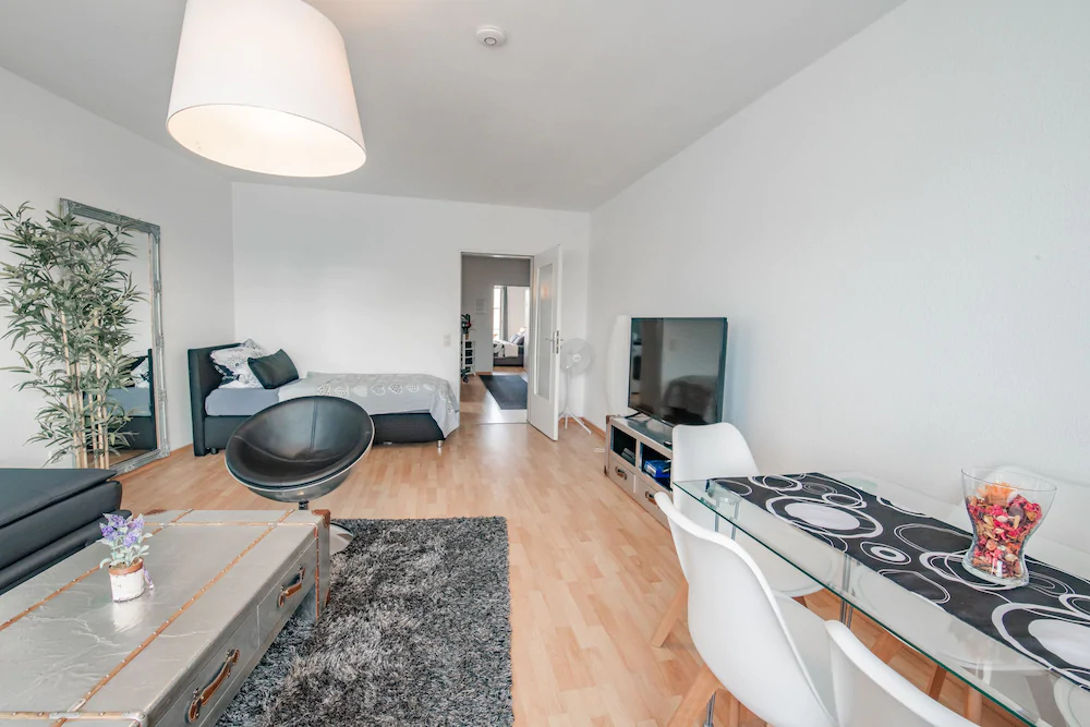 Deluxe Downtown Apartment