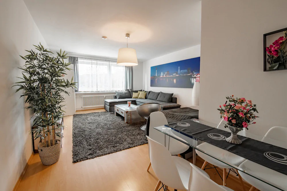 Deluxe Downtown Apartment