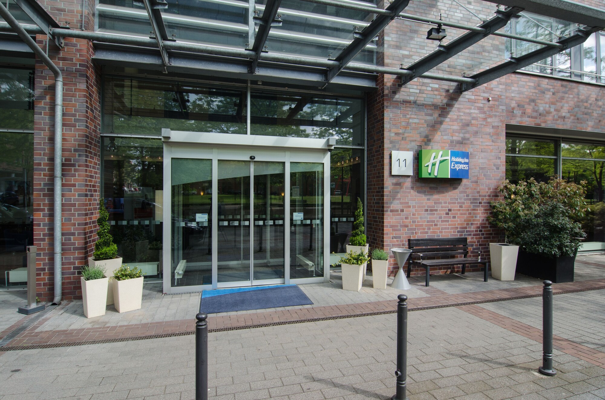 Premier Inn Essen City Limbecker Platz Hotel