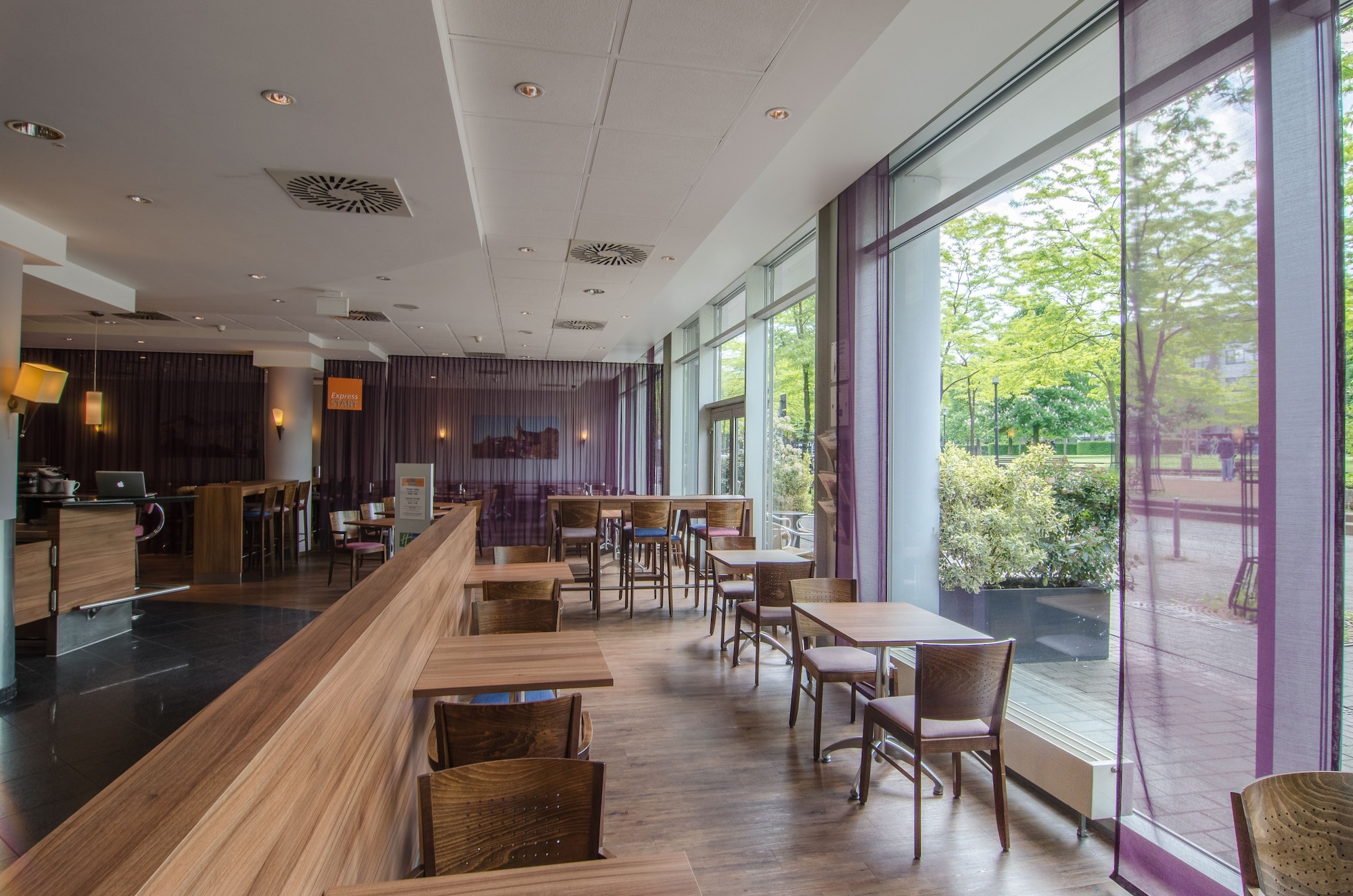 Premier Inn Essen City Limbecker Platz Hotel