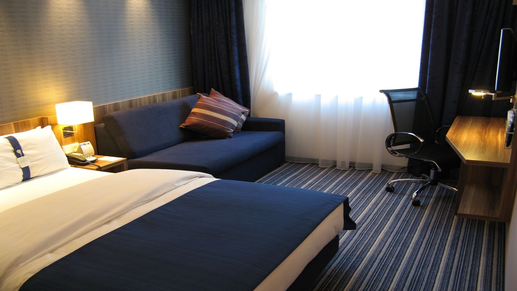 Premier Inn Essen City Limbecker Platz Hotel