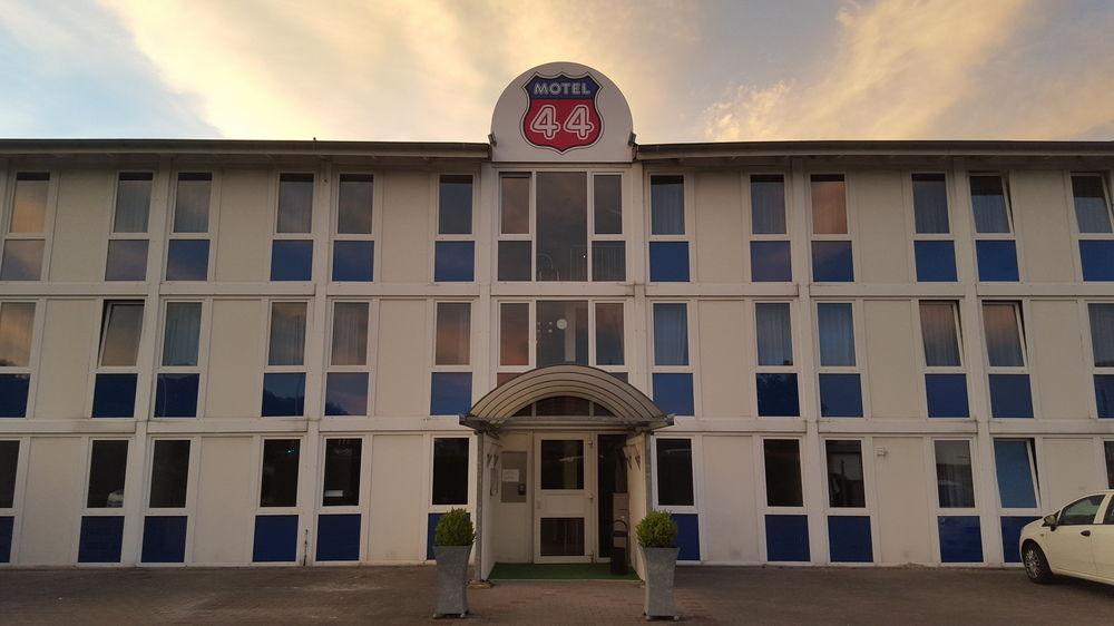 Motel 44