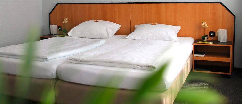 Hotel-U