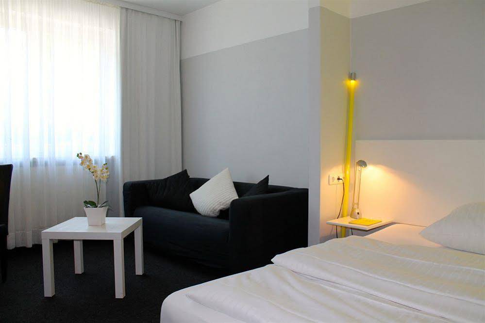 Hotel-U