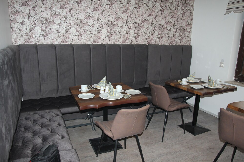 Kispet Deluxe Hotel