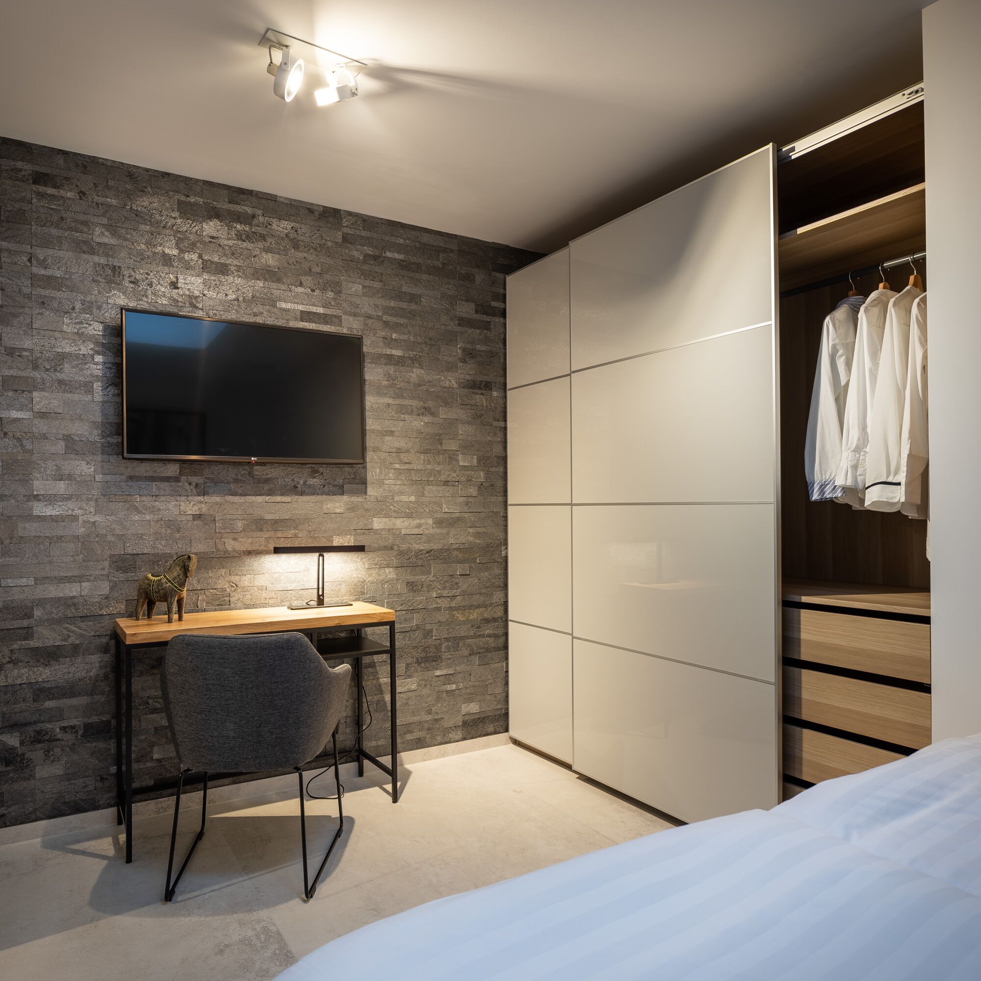 Home & Work Apartments