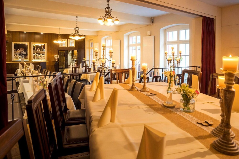 Hotel Zur Krone Hachenburger Brauerei-Ausschank