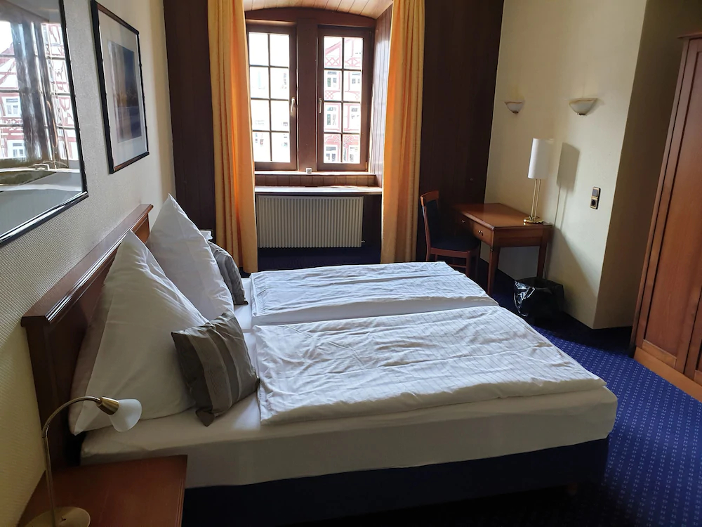 Hotel Zur Krone Hachenburger Brauerei-Ausschank