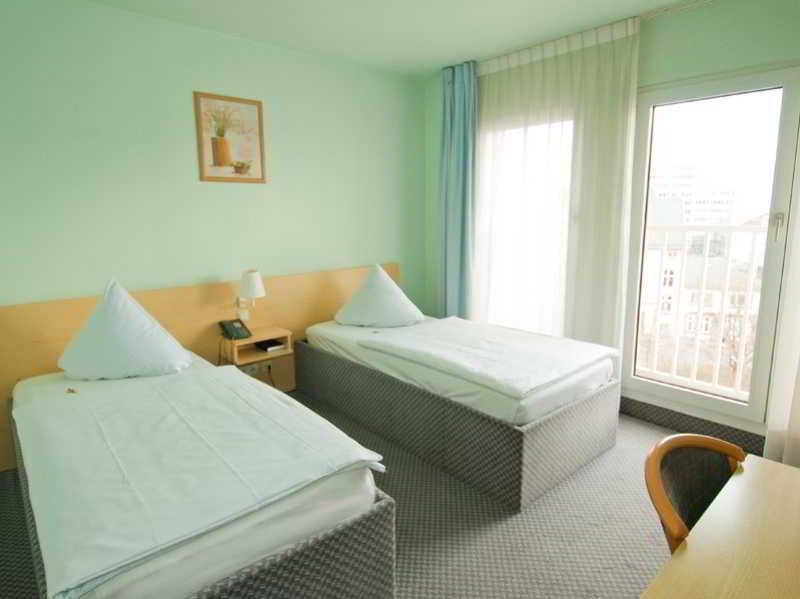 Attache an der Messe