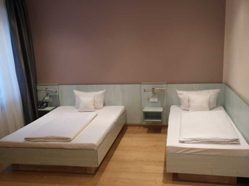 Attache an der Messe