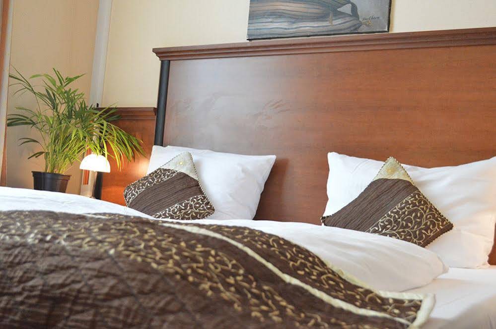 City Hotel West