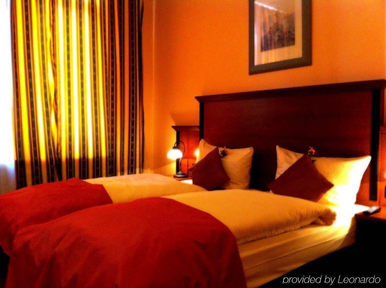 City Hotel West