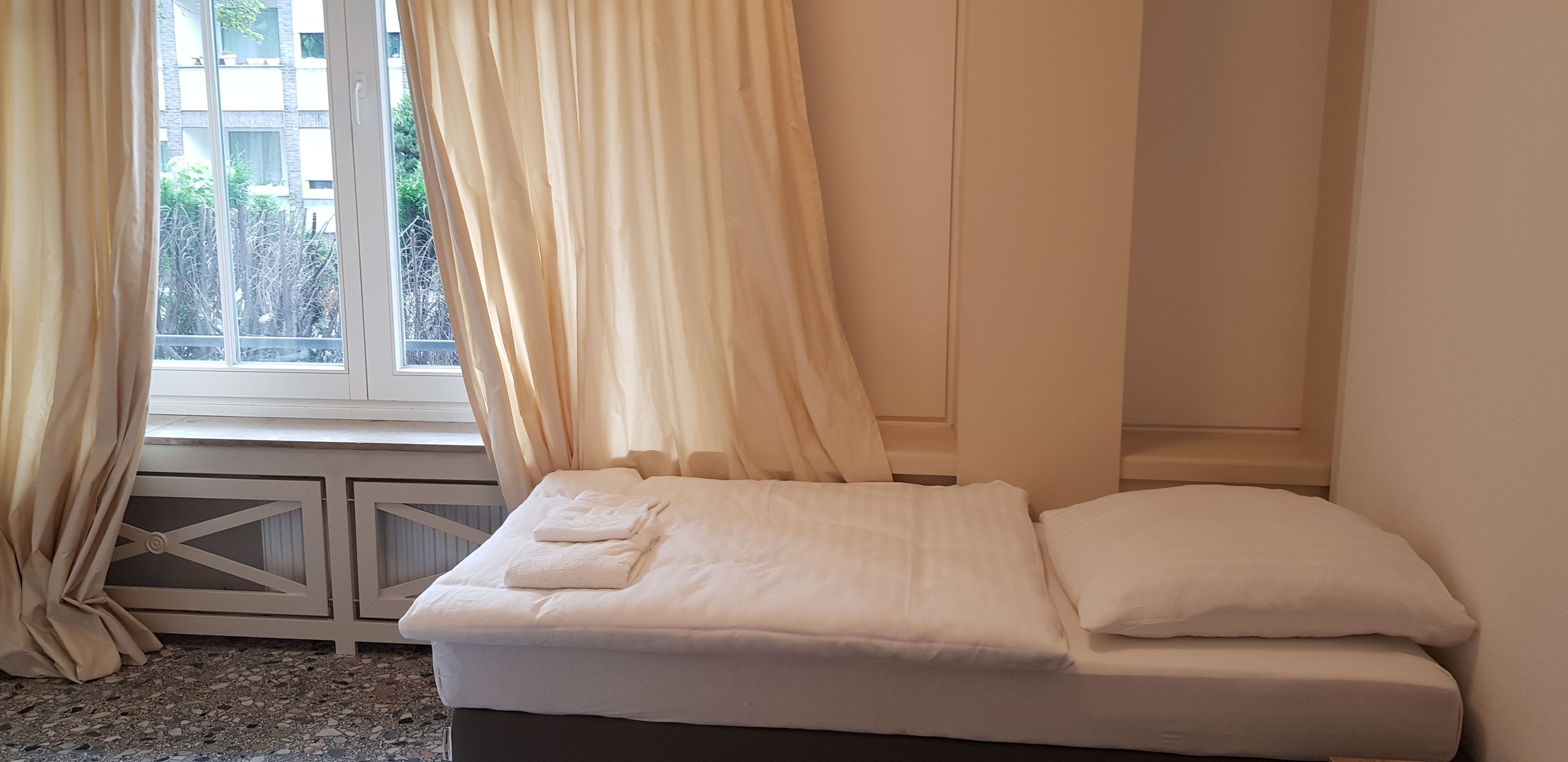Tolstov Hotels Meerbusch Representative City Villa