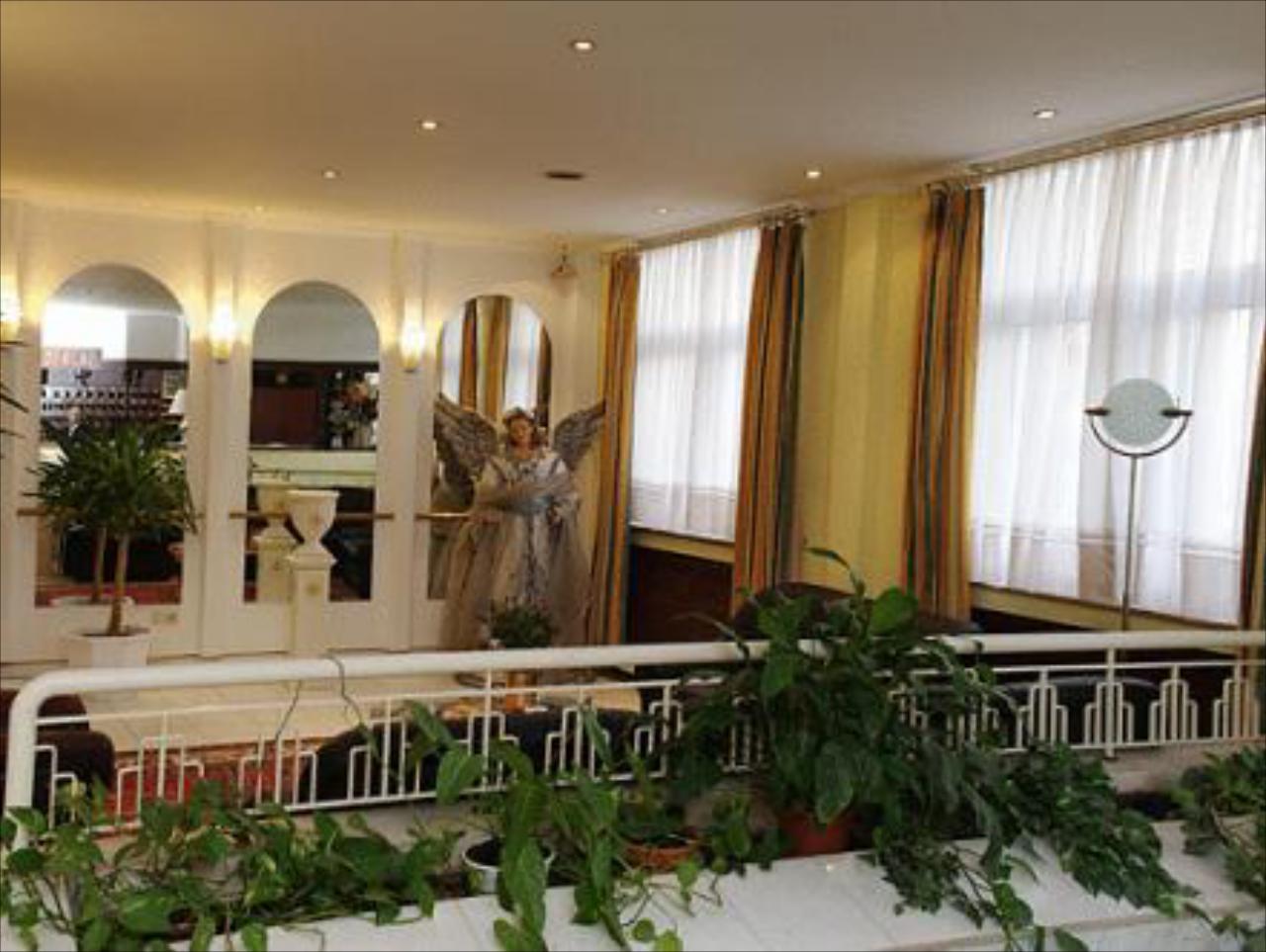 Hotel Ravel International