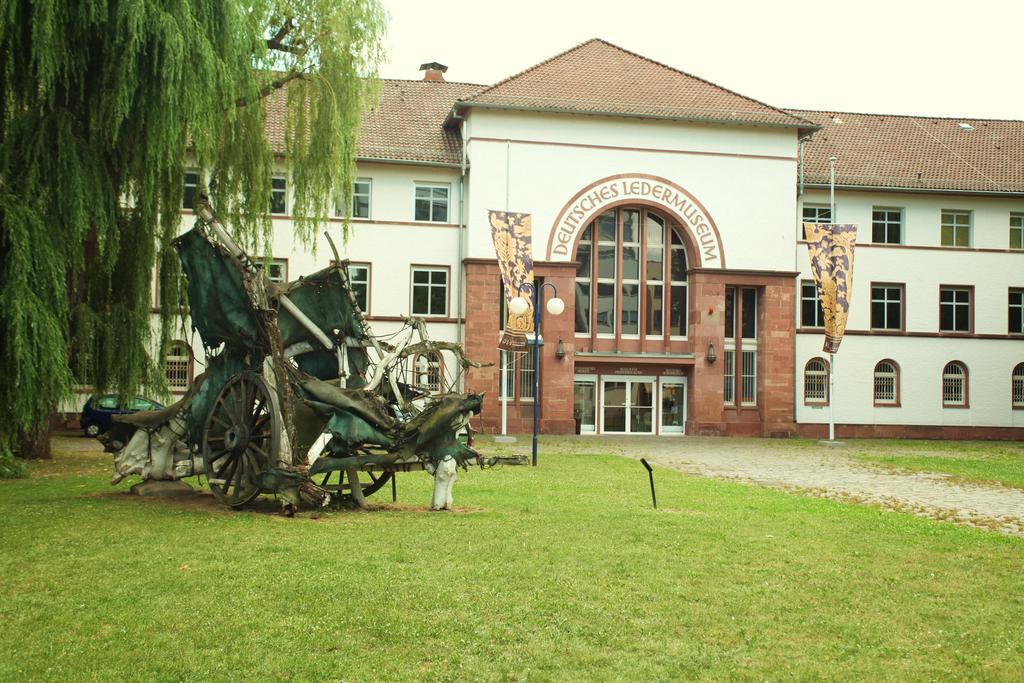 Pension Am Ledermuseum