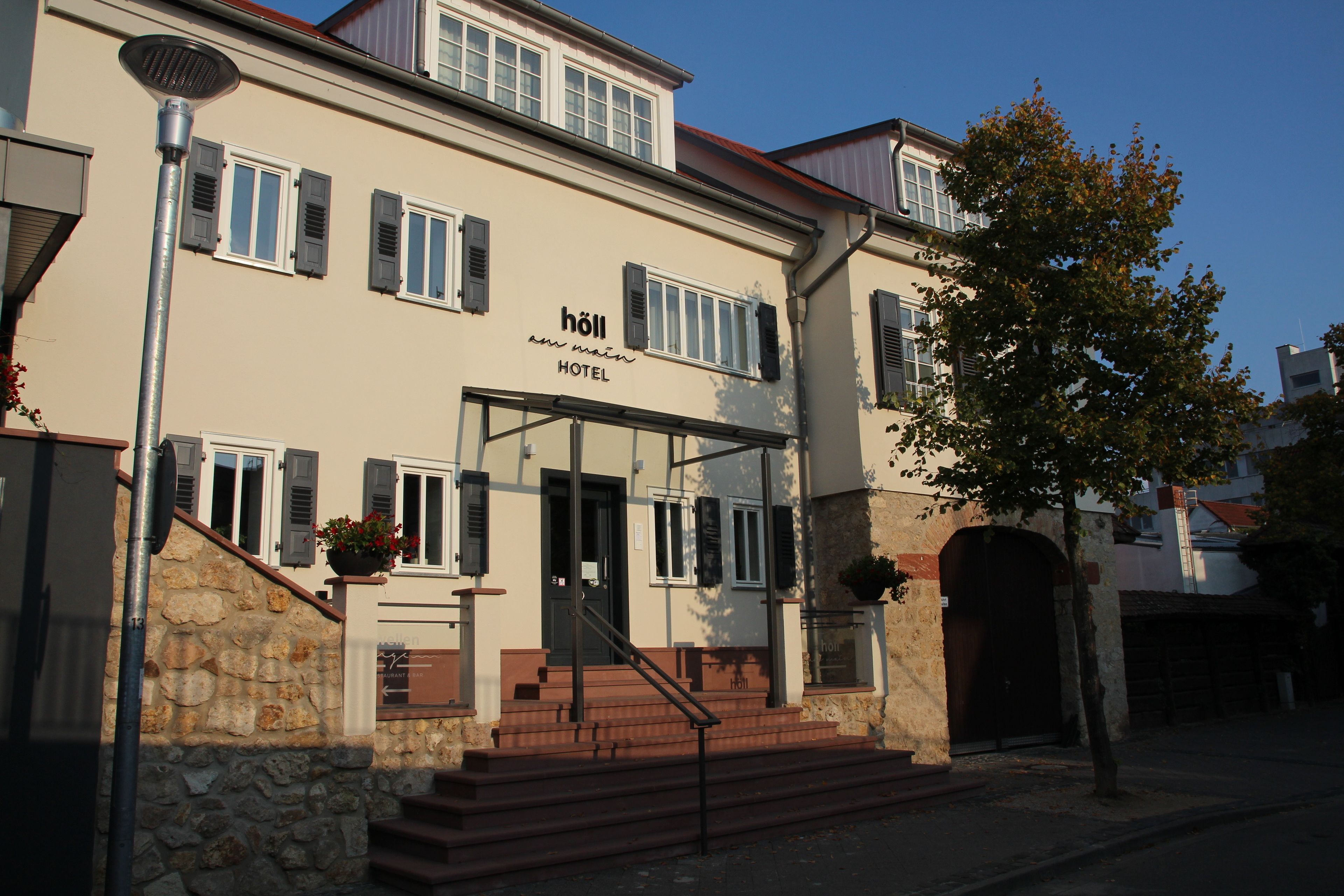 Höll am Main Hotel