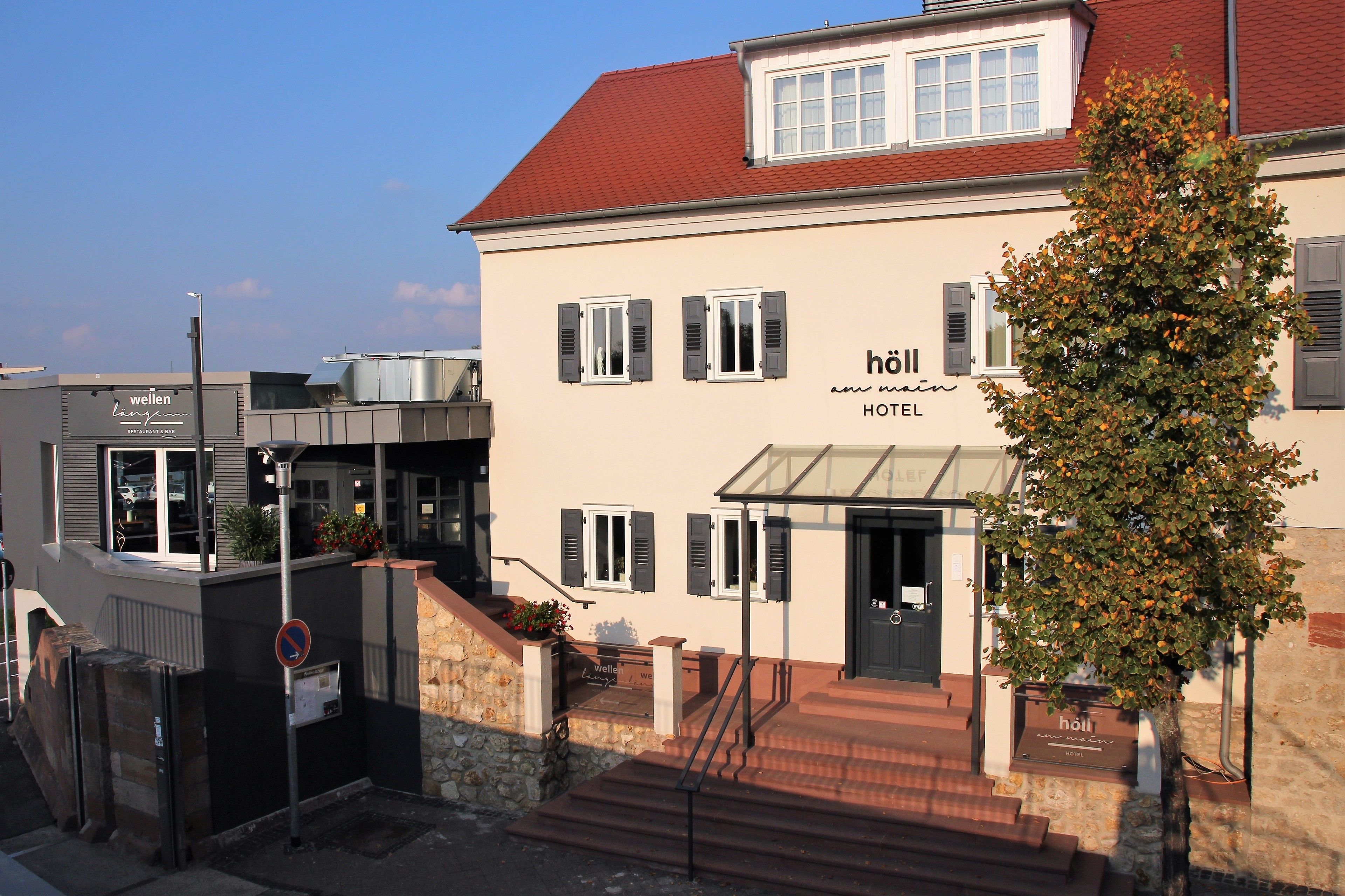 Höll am Main Hotel