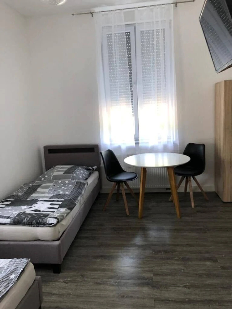 Hostel Godorfer Burg Monteuer Zimmer