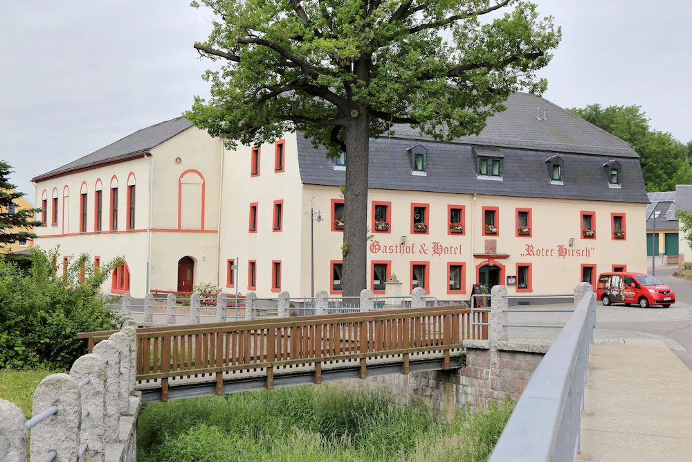 Roter Hirsch
