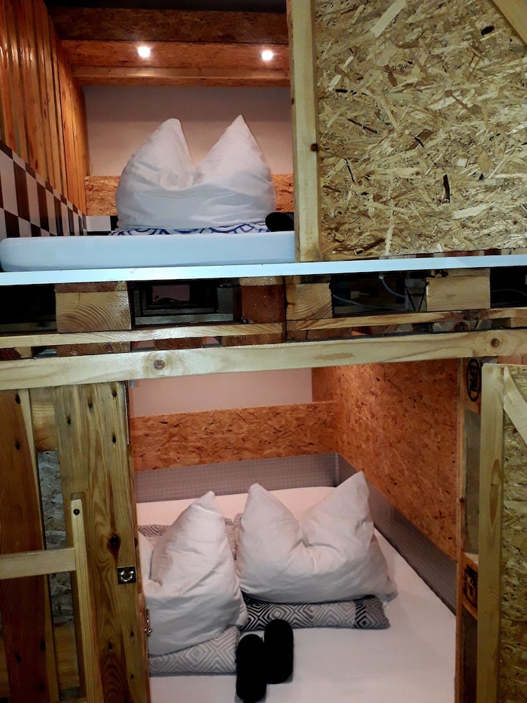 Fox-Box Apt