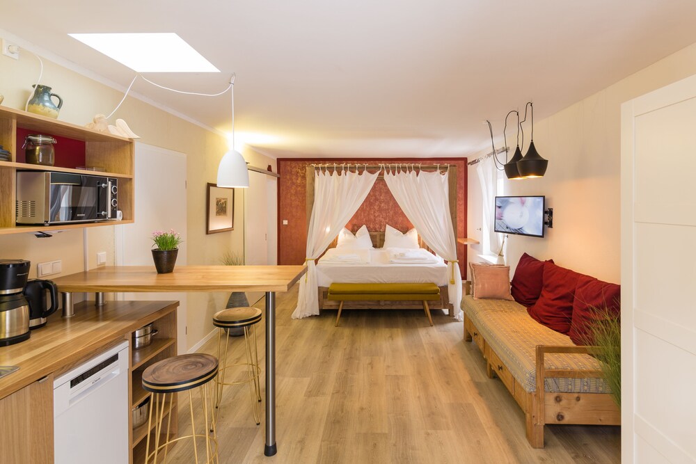 Little Suite Apartments