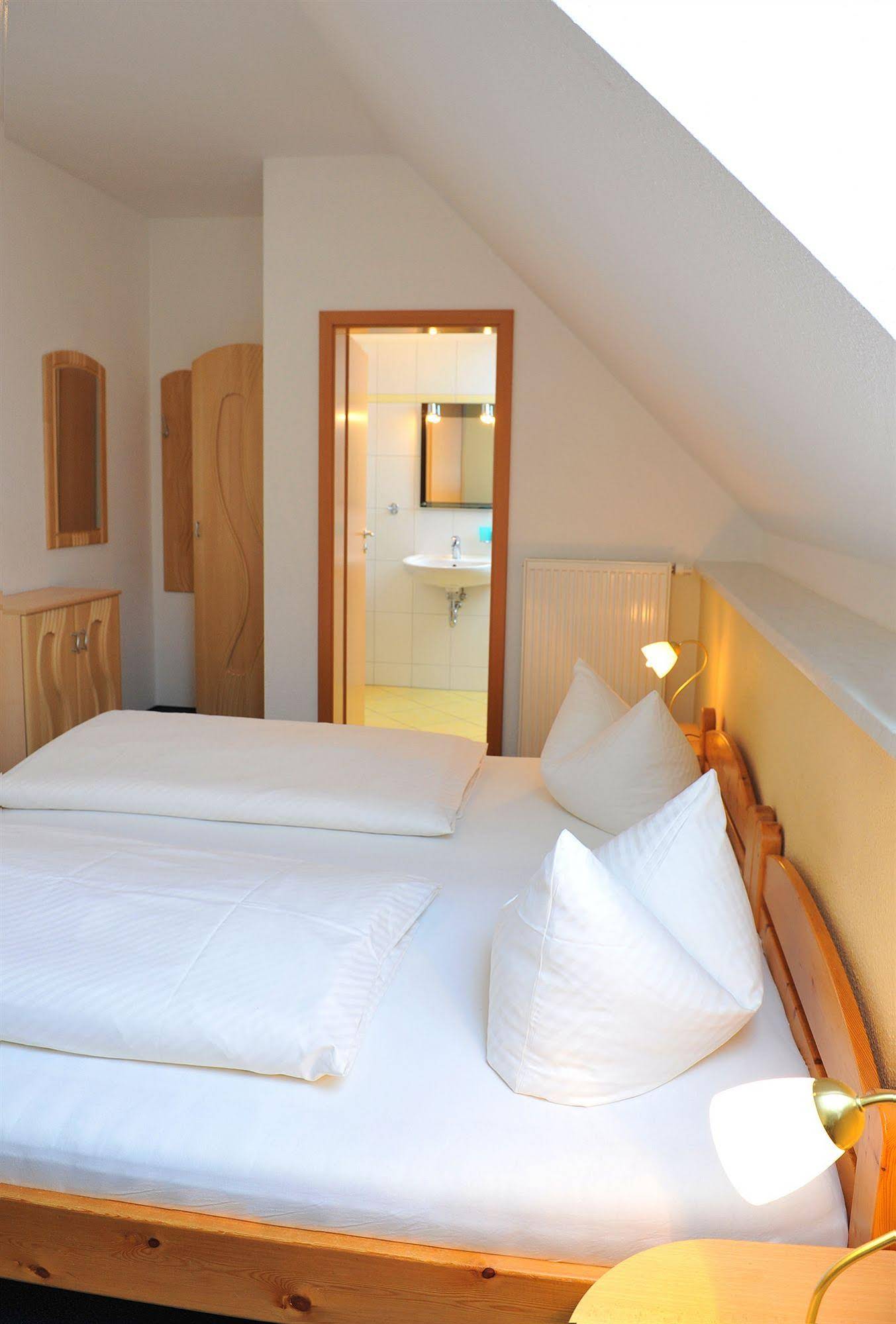 Marlis Pension