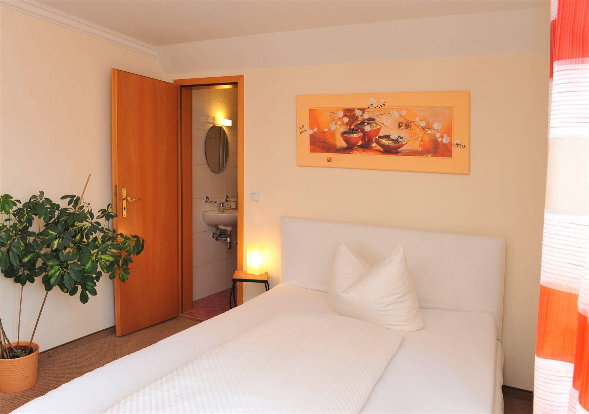 Marlis Pension