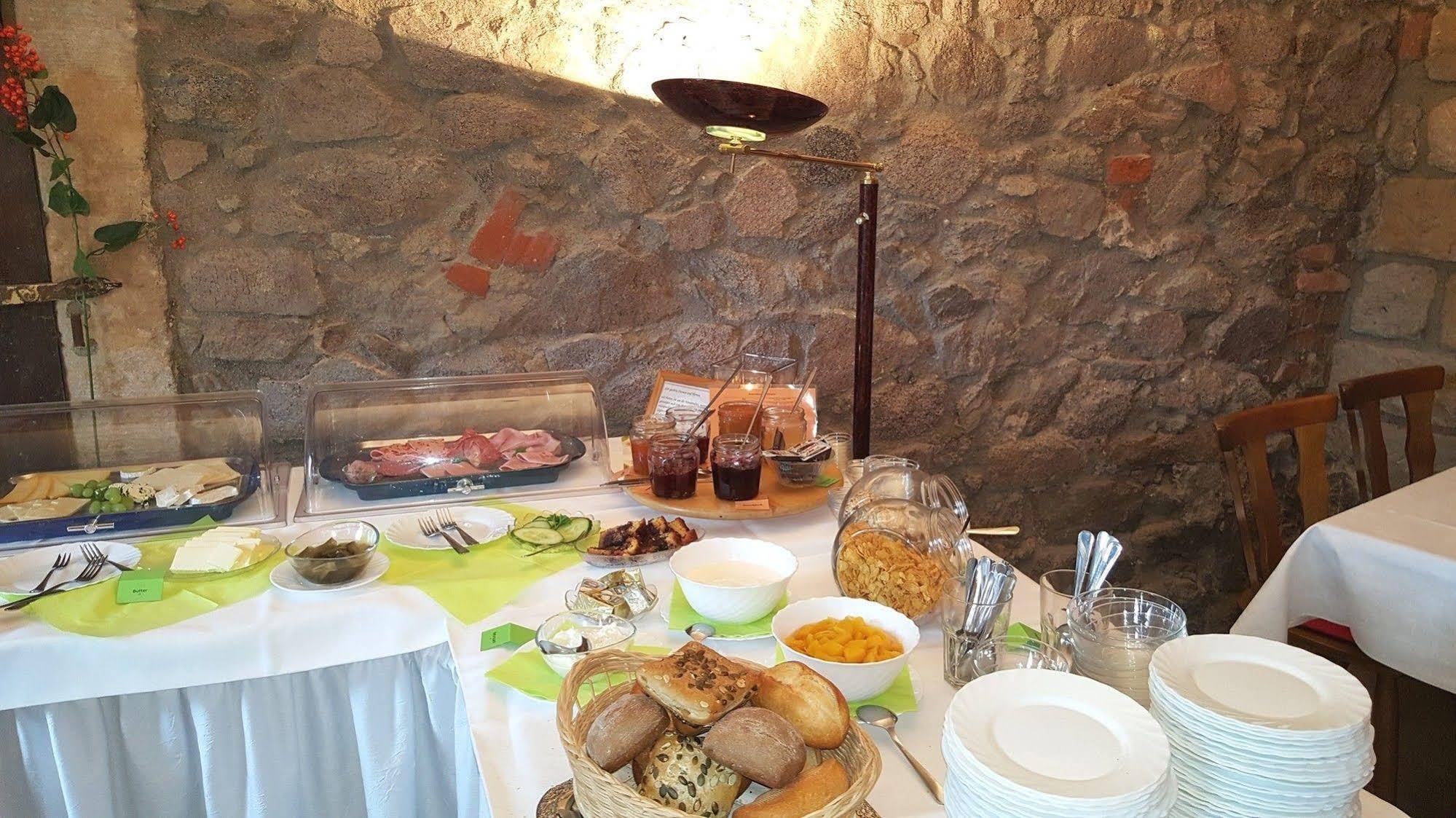 Marlis Pension