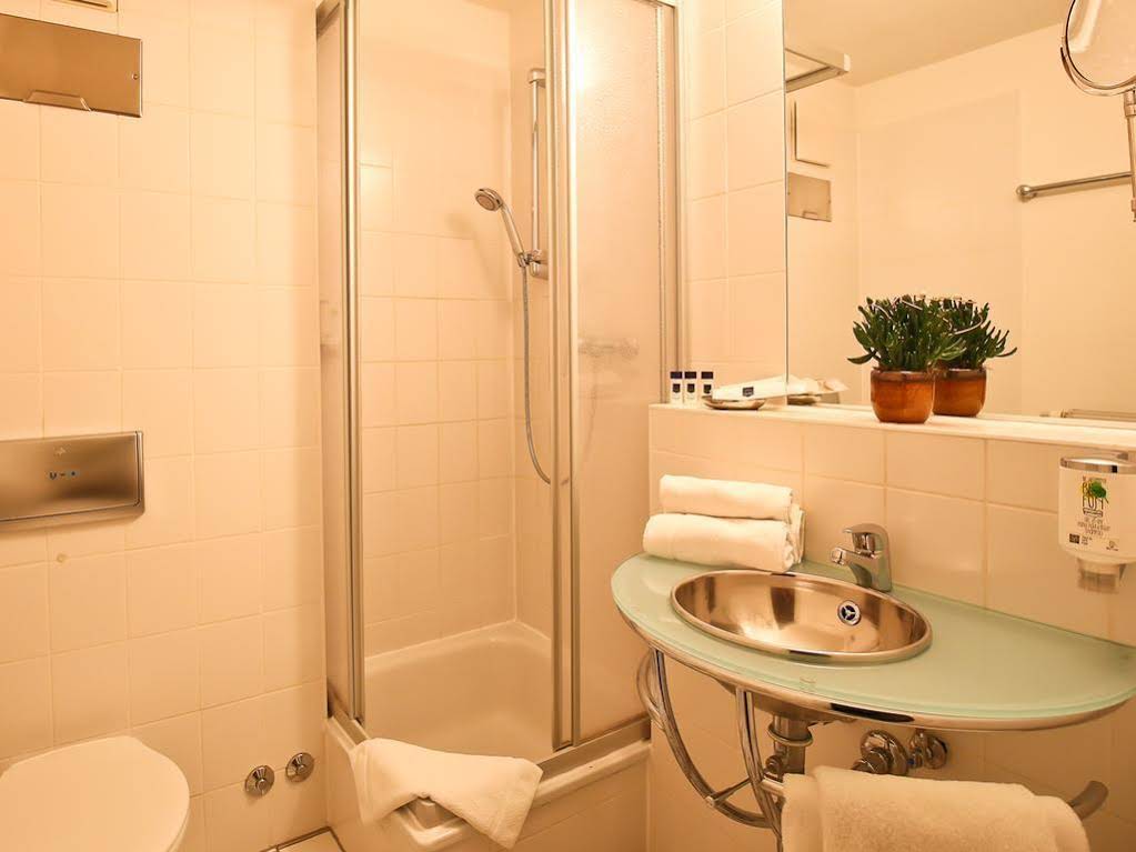 Check-Inn Hotel