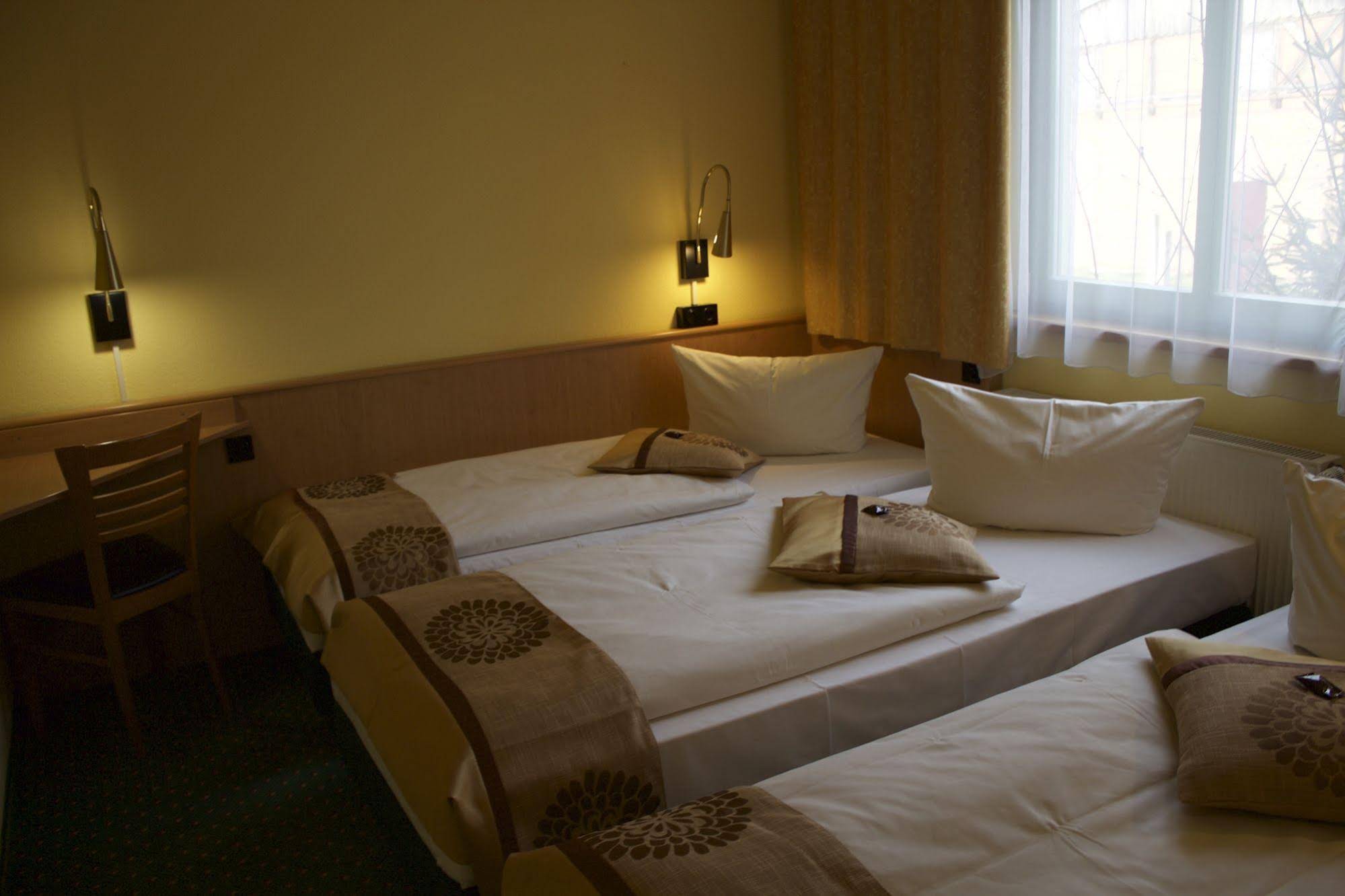 Acron Hotel
