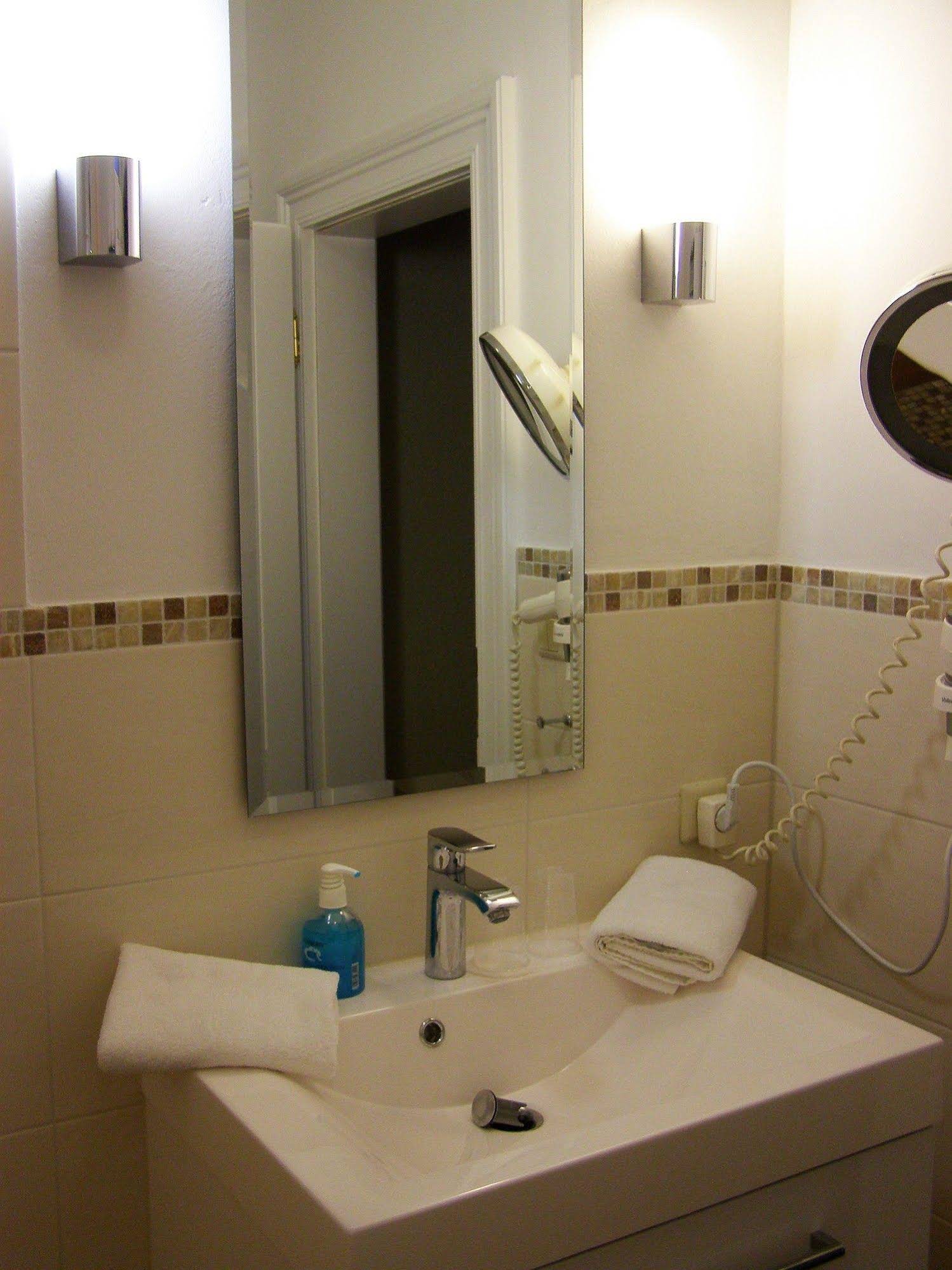 Hotel Fährhaus Niederkleveez